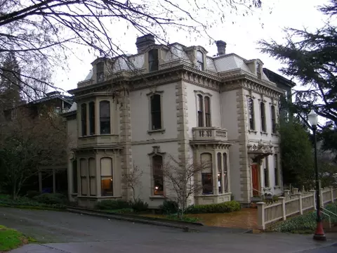 1425 SW 20th Ave, Portland, OR 97201