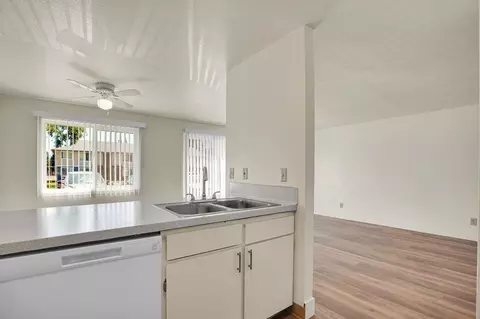 737 Manbrin Dr NE, Keizer, OR 97303