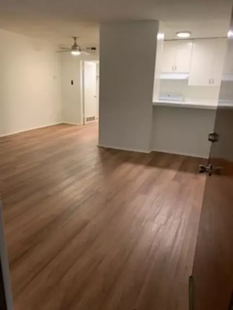 7071 Hawthorn Ave, Los Angeles, CA 90028