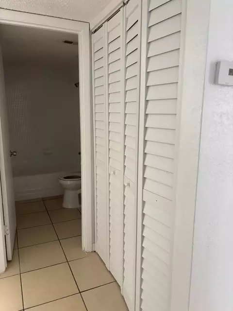 8050 Arlington Expy, Jacksonville, FL 32211