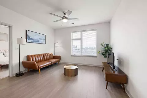 E Main St, Louisville, KY 40202