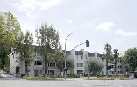 1070 N Lake Ave, Pasadena, CA 91104