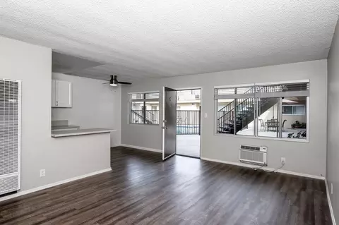 833 W Foothill Blvd, Monrovia, CA 91016 photo 4