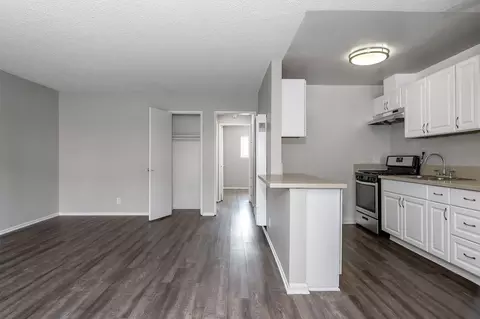 833 W Foothill Blvd, Monrovia, CA 91016 photo 6