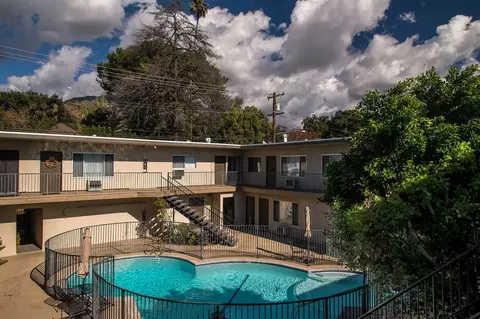 833 W Foothill Blvd, Monrovia, CA 91016 photo 2