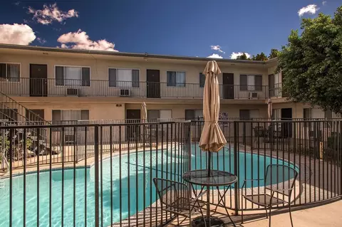 833 W Foothill Blvd, Monrovia, CA 91016 photo 3