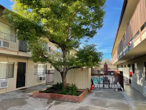 10600 Poplar St, Loma Linda, CA 92354