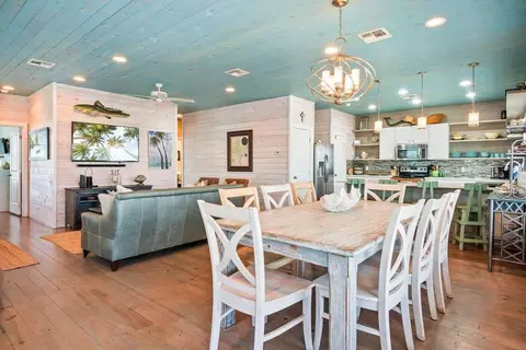 2727 S 11th St, Port Aransas, TX 78373