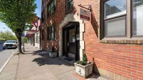 527 1st Ave N, Seattle, WA 98109