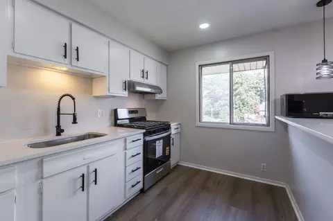 3833 Cuming St, Omaha, NE 68131