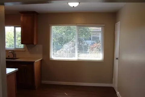 460 Studio Cir, San Mateo, CA 94401 photo 3