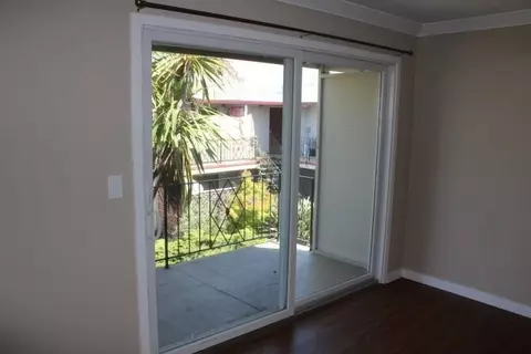 460 Studio Cir, San Mateo, CA 94401 photo 2