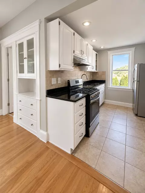 24 Webster St, Haverhill, MA 01830