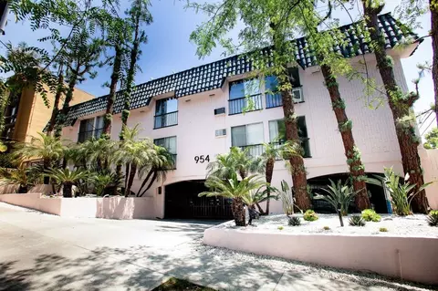 954 Palm Ave, West Hollywood, CA 90069