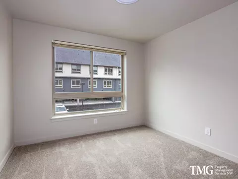 1650 NE Market Dr, Fairview, OR 97024
