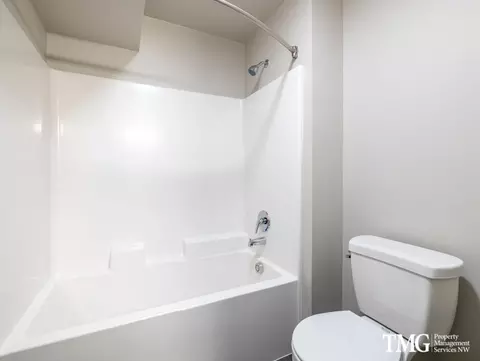 1650 NE Market Dr, Fairview, OR 97024