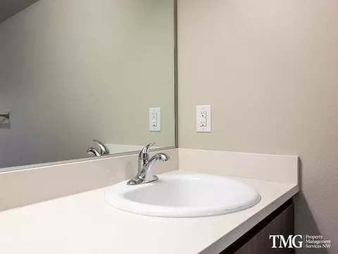 1650 NE Market Dr, Fairview, OR 97024