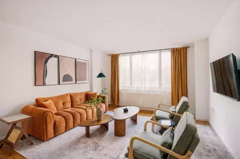 350 W 43rd St, New York, NY 10036