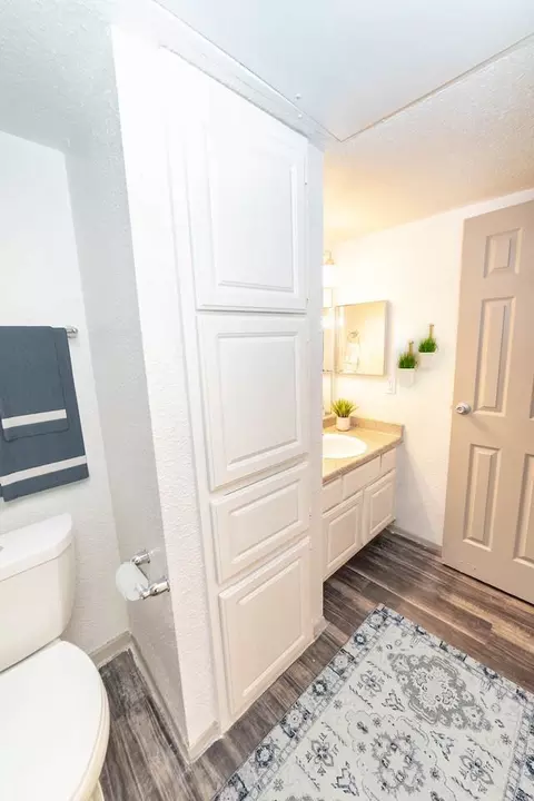 400 Greens Rd, Houston, TX 77060 photo 5