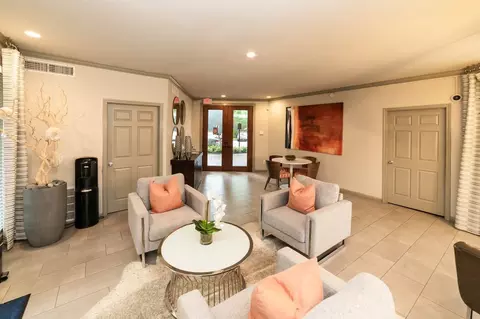400 Greens Rd, Houston, TX 77060 photo 4