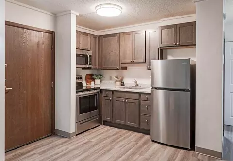 831 E 4th St, Duluth, MN 55805