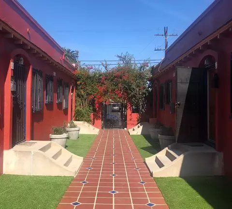2801 S Budlong Ave, Los Angeles, CA 90007
