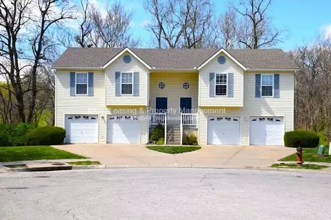 5808 NE 42nd St, Kansas City, MO 64117