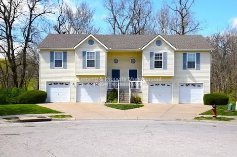 5808 NE 42nd St, Kansas City, MO 64117