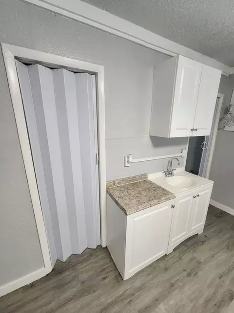 407 S Jupiter Ave, Clearwater, FL 33755 photo 4