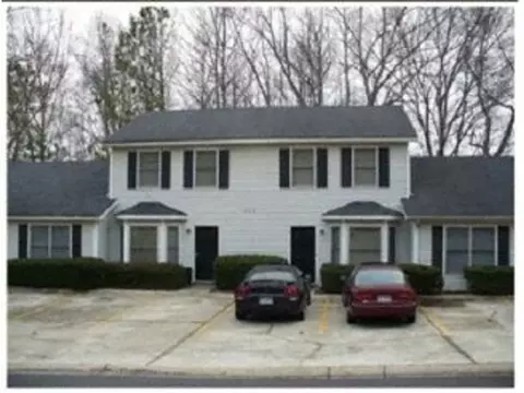 1215 Oakplace Dr SW, Marietta, GA 30008