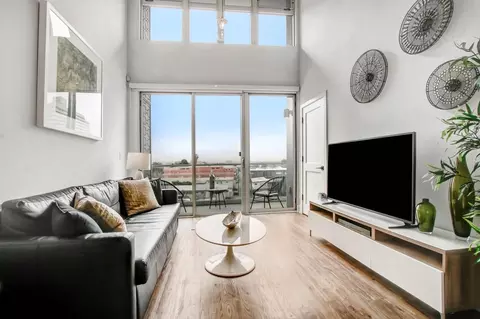 1168 S Barrington Ave, Los Angeles, CA 90049