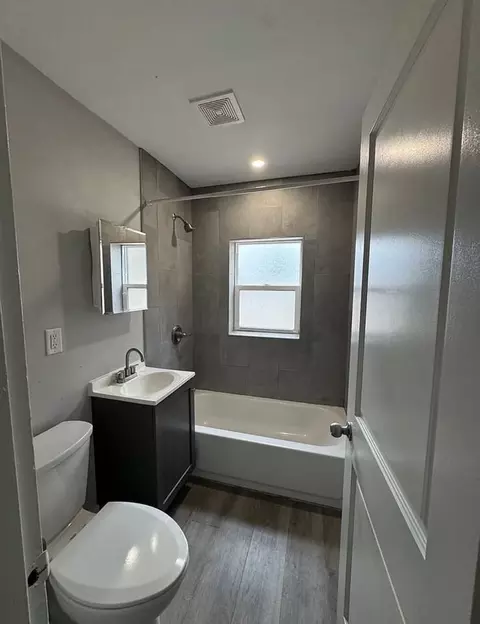 124 N Eddy St, South Bend, IN 46617