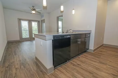400 S Beckley Ave, Dallas, TX 75203