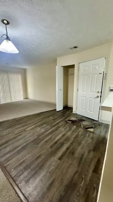 2115 E Provincial House Dr, Lansing, MI 48910