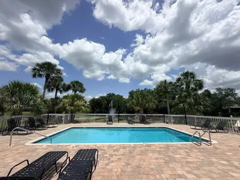 8121 45th Ct E, Sarasota, FL 34243