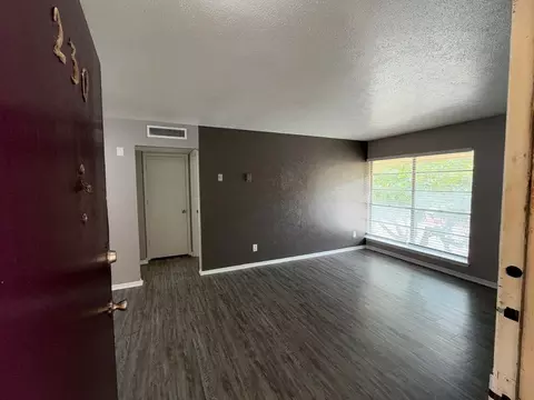 6864 Larmanda St, Dallas, TX 75231