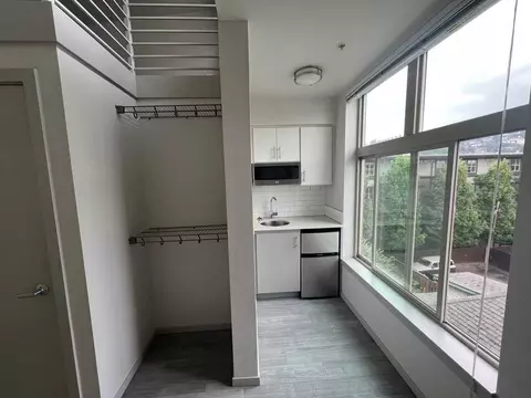 2250 NW Thurman St, Portland, OR 97210