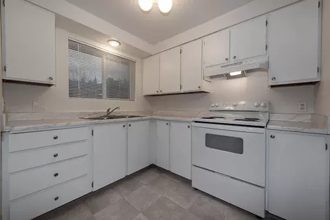 7950 168th Ave NE, Redmond, WA 98052