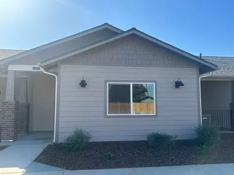 518 S Summit St, Visalia, CA 93292