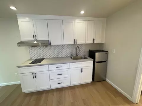 4327 Essex St, Emeryville, CA 94608