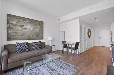 Bank St, White Plains, NY 10606