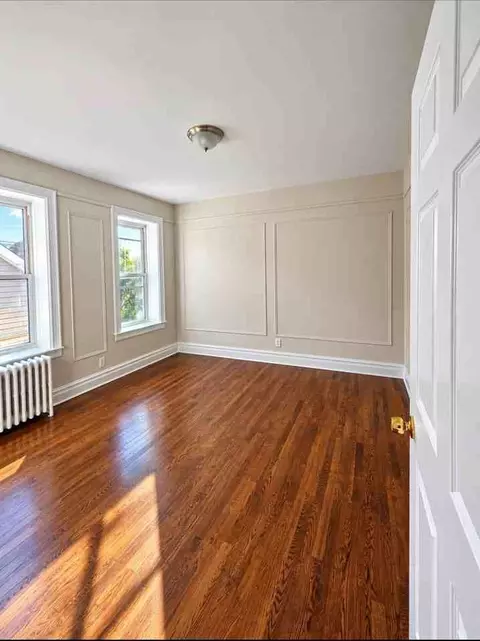 30 W Harriet Ave, Palisades Park, NJ 07650