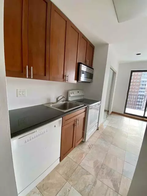 370 W 30th St, New York, NY 10001