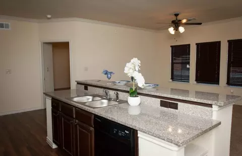 4657 Ocean Dr, Corpus Christi, TX 78412
