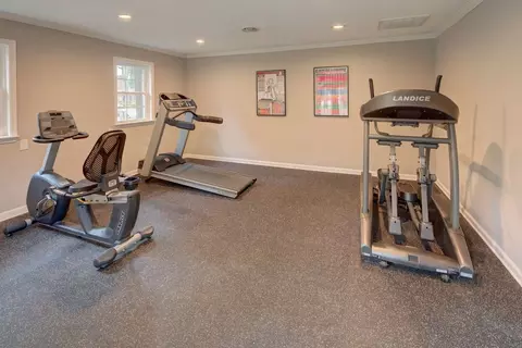 1020 Thousand Oaks Dr, Virginia Beach, VA 23454