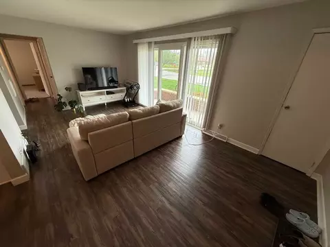 245 Williamsburg Dr, Thiensville, WI 53092