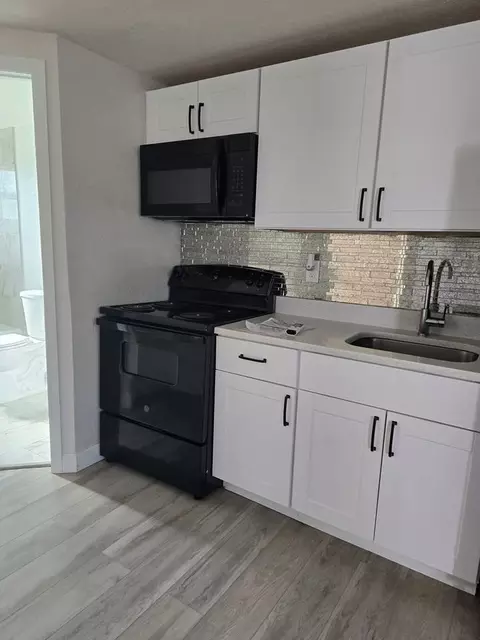 1104 E 140th Ave, Tampa, FL 33613