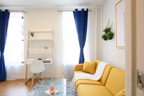 200 E 11th St, New York, NY 10003