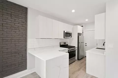 7736 N Eastlake Ter, Chicago, IL 60626