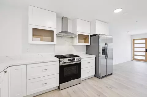 1120 Davis St, Redwood City, CA 94061